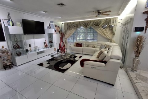 Купить виллу или дом в Тамарак, Флорида 3 спальни, 192.03м2, № 2006093 - фото 7