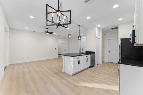 House in North Port, Florida 3 bedrooms, 128.21 sq.m. № 1844426 - photo 17