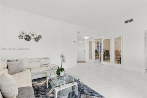 Снять в аренду кондоминиум в Хомстед, Флорида 3 спальни, 111.02м2, № 1965182 - фото 5