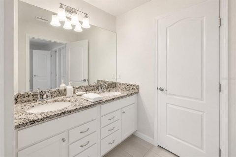 Townhouse in Kissimmee, Florida 5 bedrooms, 210.42 sq.m. № 2230795 - photo 13