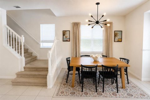 Townhouse in Kissimmee, Florida 5 bedrooms, 210.42 sq.m. № 2230795 - photo 3