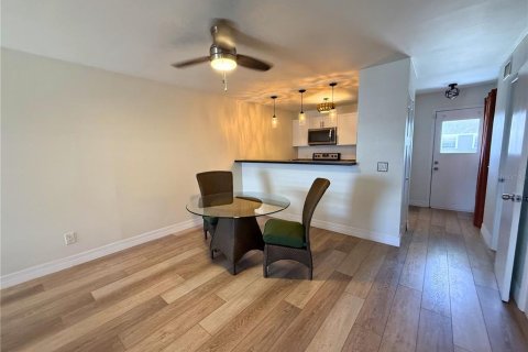 Townhouse in Tampa, Florida 2 bedrooms, 110.55 sq.m. № 2092202 - photo 5