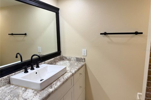 Townhouse in Tampa, Florida 2 bedrooms, 110.55 sq.m. № 2092202 - photo 3