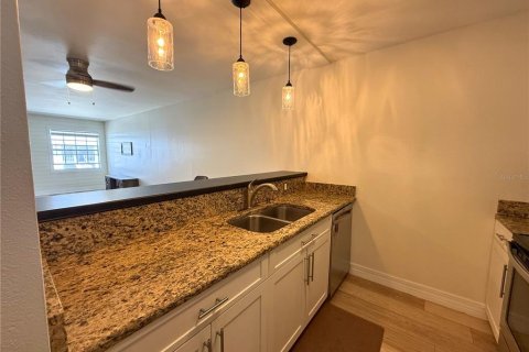 Townhouse in Tampa, Florida 2 bedrooms, 110.55 sq.m. № 2092202 - photo 18