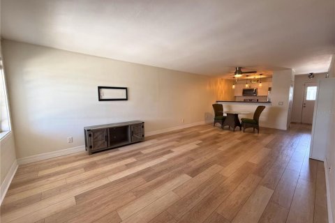 Townhouse in Tampa, Florida 2 bedrooms, 110.55 sq.m. № 2092202 - photo 4
