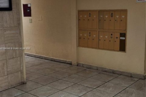 Condo in Hialeah, Florida, 1 bedroom  № 1944365 - photo 21