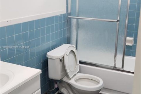 Condo in Hialeah, Florida, 1 bedroom  № 1944365 - photo 15