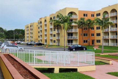 Condo in Hialeah, Florida, 1 bedroom  № 1944365 - photo 3
