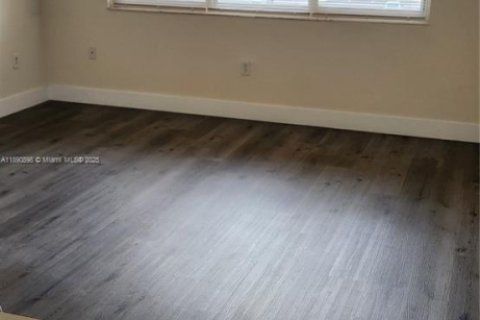 Condo in Hialeah, Florida, 1 bedroom  № 1944365 - photo 19
