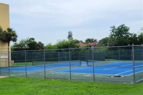 Condo in Hialeah, Florida, 1 bedroom  № 1944365 - photo 6