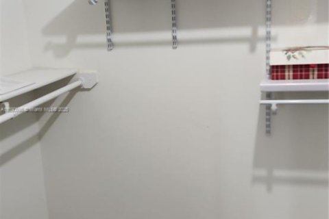 Condo in Hialeah, Florida, 1 bedroom  № 1944365 - photo 20
