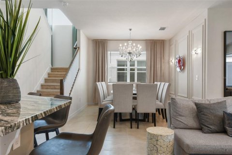Casa en venta en Kissimmee, Florida, 7 dormitorios, 328.22 m2 № 2232200 - foto 14