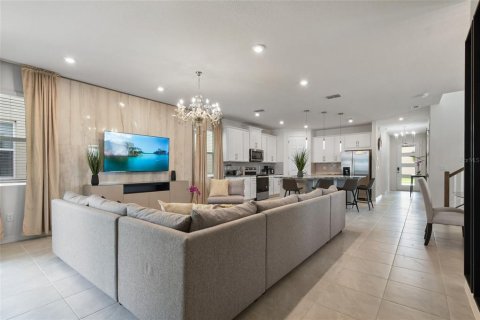 Casa en venta en Kissimmee, Florida, 7 dormitorios, 328.22 m2 № 2232200 - foto 11