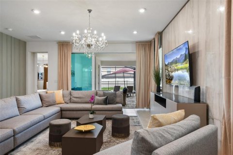 Casa en venta en Kissimmee, Florida, 7 dormitorios, 328.22 m2 № 2232200 - foto 10