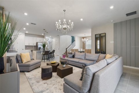 Casa en venta en Kissimmee, Florida, 7 dormitorios, 328.22 m2 № 2232200 - foto 8