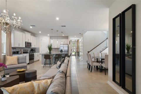 Casa en venta en Kissimmee, Florida, 7 dormitorios, 328.22 m2 № 2232200 - foto 16