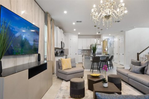Casa en venta en Kissimmee, Florida, 7 dormitorios, 328.22 m2 № 2232200 - foto 12
