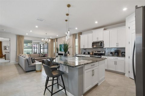 Casa en venta en Kissimmee, Florida, 7 dormitorios, 328.22 m2 № 2232200 - foto 7