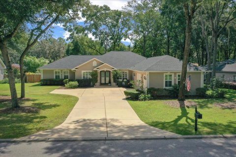 House in Ocala, Florida 4 bedrooms, 299.7 sq.m. № 1901586 - photo 1