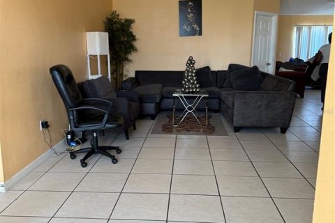 House in Orlando, Florida 3 bedrooms, 150.69 sq.m. № 1512831 - photo 4