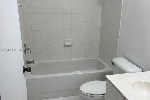 Снять в аренду кондоминиум в Хомстед, Флорида 2 спальни, 75.72м2, № 1992576 - фото 17