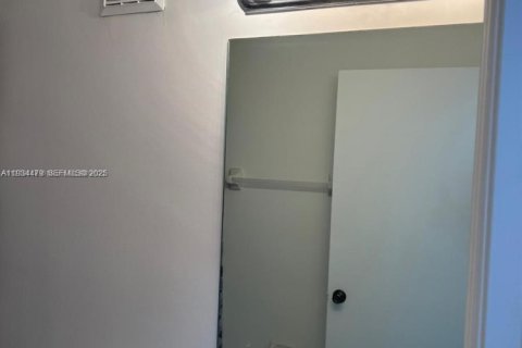 Снять в аренду кондоминиум в Хомстед, Флорида 2 спальни, 75.72м2, № 1992576 - фото 10