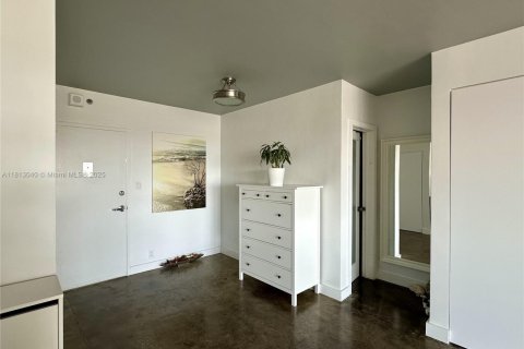 Condo in Miami Beach, Florida № 1758538 - photo 14