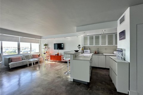 Condo in Miami Beach, Florida № 1758538 - photo 8