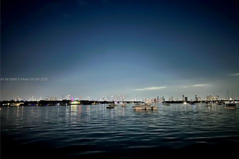 Condo in Miami Beach, Florida № 1758538 - photo 25