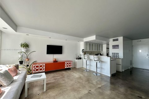 Condo in Miami Beach, Florida № 1758538 - photo 9