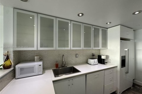 Condo in Miami Beach, Florida № 1758538 - photo 4