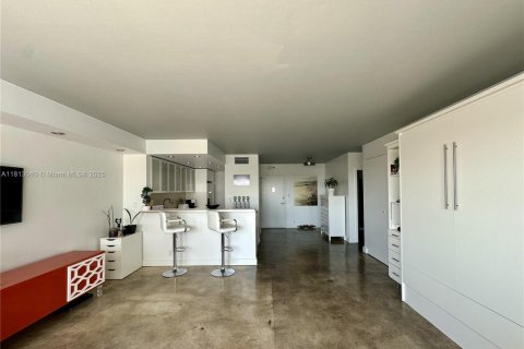 Condo in Miami Beach, Florida № 1758538 - photo 15