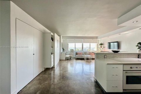 Condo in Miami Beach, Florida № 1758538 - photo 6