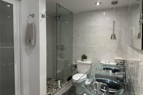 Condo in Miami Beach, Florida № 1758538 - photo 16