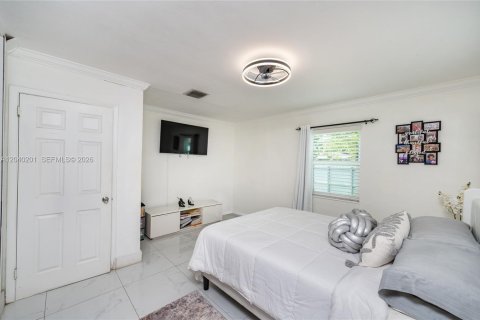 House in Miami Gardens, Florida 3 bedrooms, 100.33 sq.m. № 2086424 - photo 14