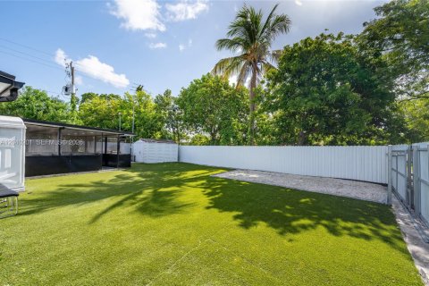 House in Miami Gardens, Florida 3 bedrooms, 100.33 sq.m. № 2086424 - photo 10