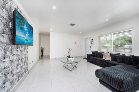 House in Miami Gardens, Florida 3 bedrooms, 100.33 sq.m. № 2086424 - photo 23