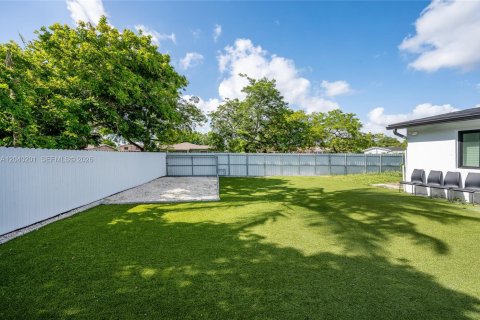 House in Miami Gardens, Florida 3 bedrooms, 100.33 sq.m. № 2086424 - photo 9