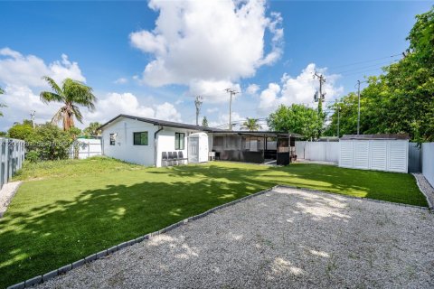 House in Miami Gardens, Florida 3 bedrooms, 100.33 sq.m. № 2086424 - photo 6