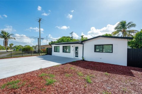 House in Miami Gardens, Florida 3 bedrooms, 100.33 sq.m. № 2086424 - photo 4