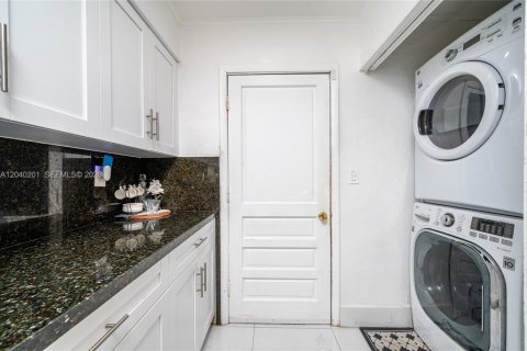House in Miami Gardens, Florida 3 bedrooms, 100.33 sq.m. № 2086424 - photo 21