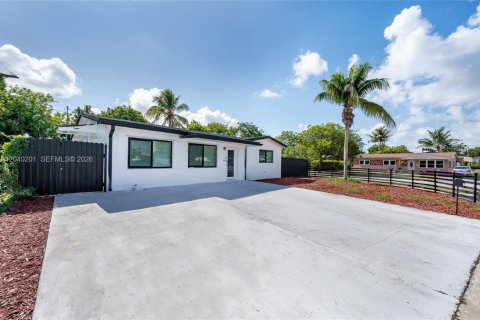 House in Miami Gardens, Florida 3 bedrooms, 100.33 sq.m. № 2086424 - photo 3