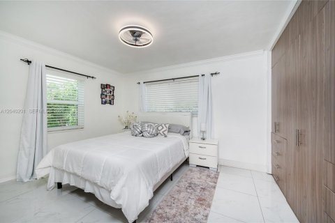 House in Miami Gardens, Florida 3 bedrooms, 100.33 sq.m. № 2086424 - photo 13