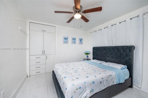 House in Miami Gardens, Florida 3 bedrooms, 100.33 sq.m. № 2086424 - photo 15