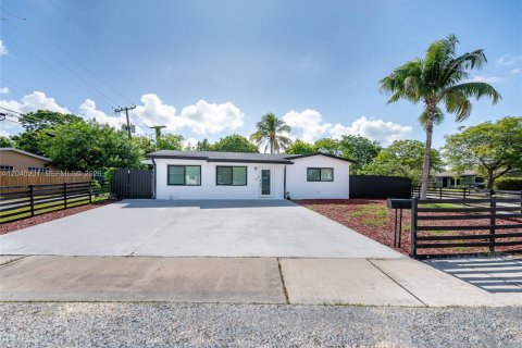 House in Miami Gardens, Florida 3 bedrooms, 100.33 sq.m. № 2086424