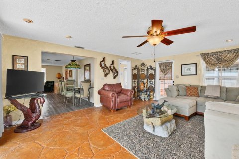 House in Hudson, Florida 3 bedrooms, 137.96 sq.m. № 1869669 - photo 6