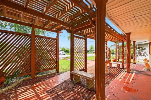 House in Hudson, Florida 3 bedrooms, 137.96 sq.m. № 1869669 - photo 4