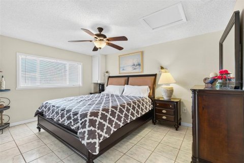 House in Hudson, Florida 3 bedrooms, 137.96 sq.m. № 1869669 - photo 12