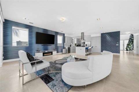 Купить виллу или дом в Дорал, Флорида 4 спальни, 281.49м2, № 1962619 - фото 18