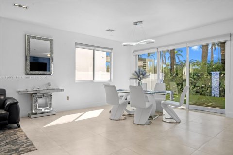 Купить виллу или дом в Дорал, Флорида 4 спальни, 281.49м2, № 1962619 - фото 11